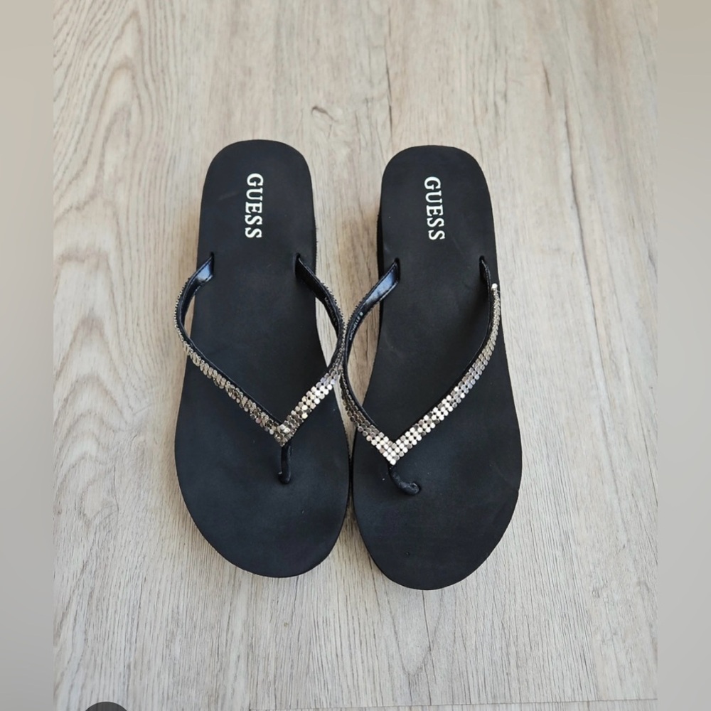 Like new GUESS black sandals 🩴 with rhinestone details Size 7M